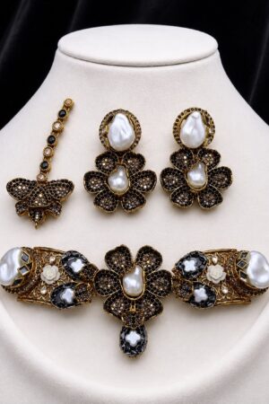 Mosaic Garden Pearl Chokar set