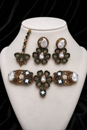 Mosaic Garden Pearl Chokar Set