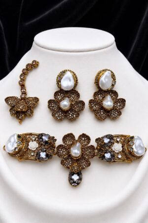 Mosaic Garden Pearl Chokar Set