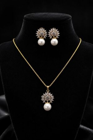 Zircon-Pearl locket set